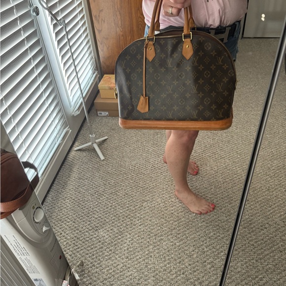 Louis Vuitton Alma - Picture 15 of 15